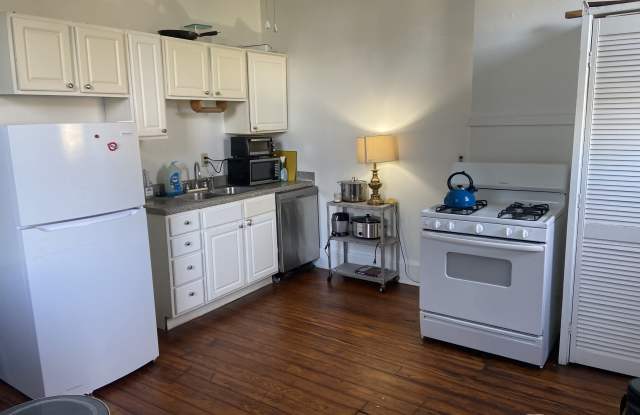 4907 Camp St. Unit D Gallery 2