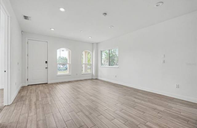 1018 7TH Avenue S Gallery 4