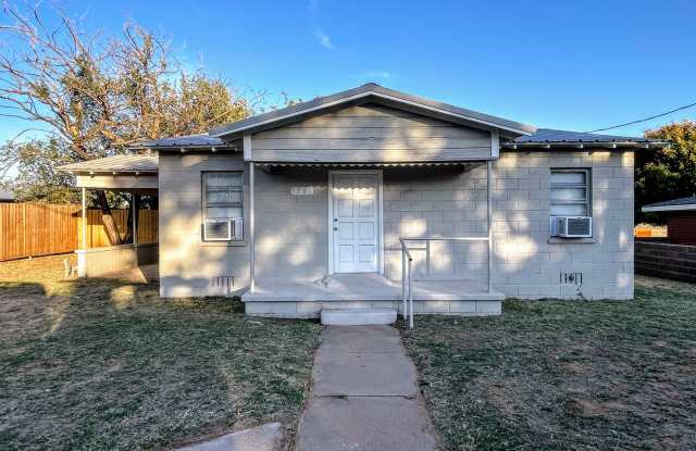 Sun‑Kissed Snyder Retreat – Modern Comfort Meets Classic Charm photos photos