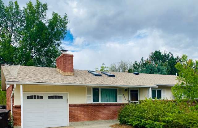Ranch-style home in a quiet, established neighborhood - 4635 Macky Way, Boulder, CO 80305