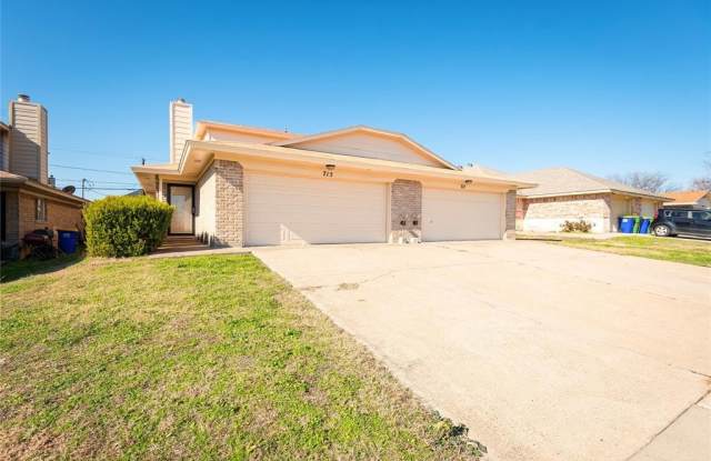 715 Lariat Lane - 715 Lariat Lane, White Settlement, TX 76108