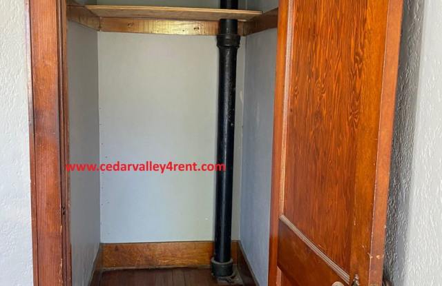 1 bedroom 1 bath duplex at 311 Dearborn Gallery 4