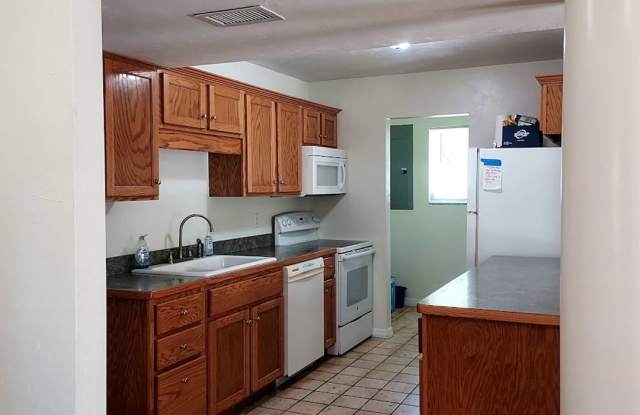 Country Living on Nearly 6 Fenced Acres! Gallery 4