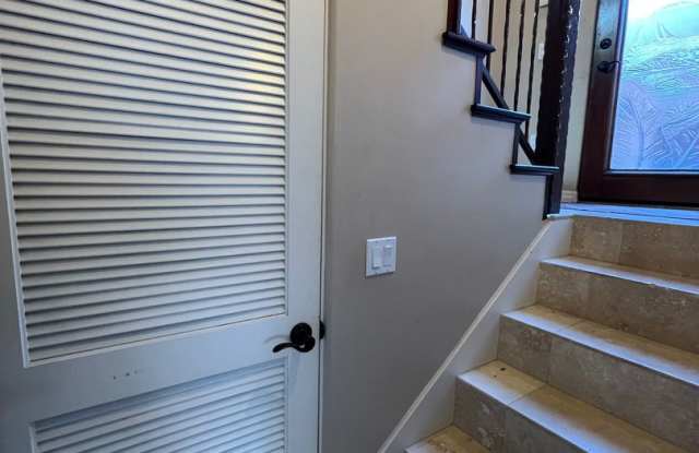Spacious 2 Bedroom 2.5 Bathroom Condo in Mission Beach Gallery 3