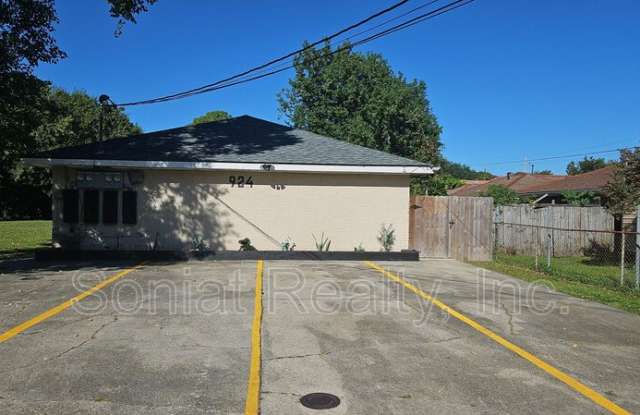 924 Deslonde St. photos photos