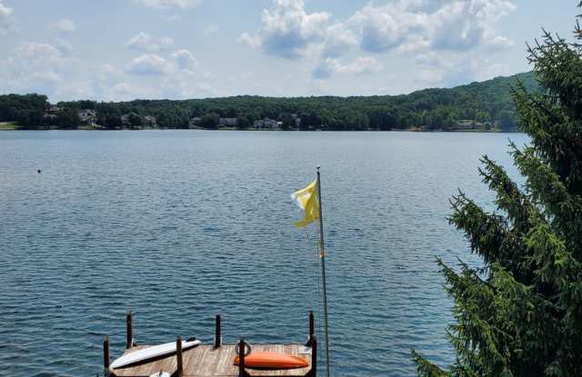 *UNICORN* Will not last long!  Incredible views with this lake front home on Lake Dartmoor. Gallery 3