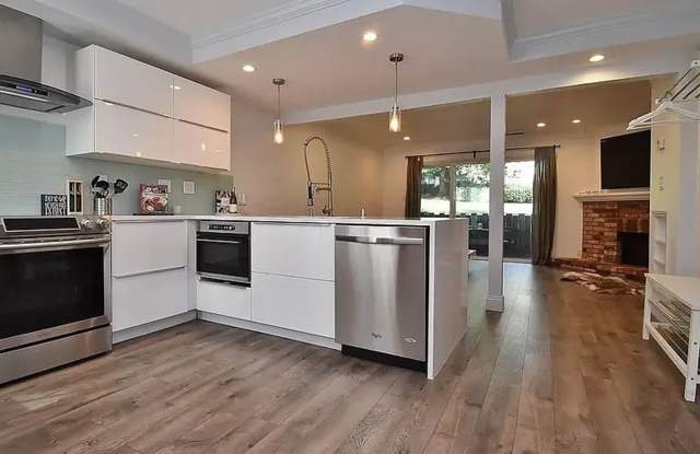 Danville Townhouse 2 bed / 1.5 bath - Near downtown, small dogs OK Gallery 1