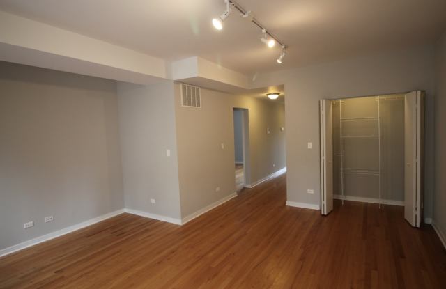 6449 N Claremont Ave Gallery 3
