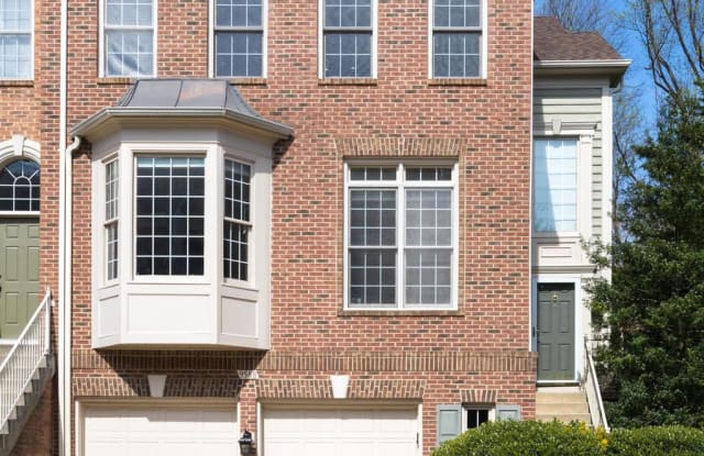 9588 LAGERSFIELD CIRCLE - 9588 Lagersfield Circle, Oakton, VA 22181