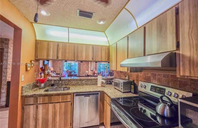 8044 NW 41st Ct photos photos