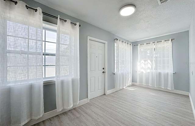 1600 ROOSEVELT Avenue Gallery 3
