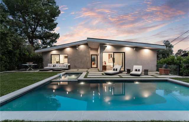 22268 Avenue San Luis photos photos