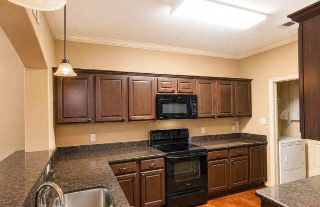 3 Bed/3 Bath Barracks Townhome Available For Immediate Move In!! Gallery 4
