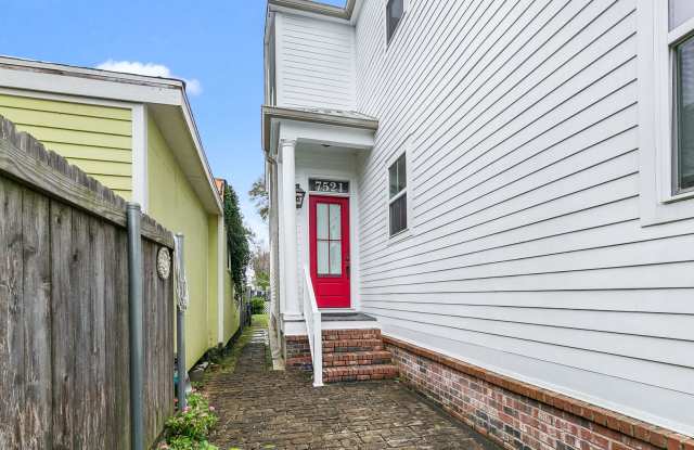 Fully Furnished Duplex on Maple Street! Gallery 3