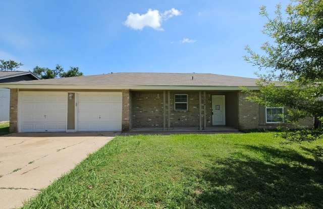 BRAND NEW FLOORING & PRICE REDUCTION- AVAILABLE NOW! photos photos