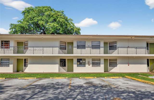 4198 Lakeside Dr Gallery 1