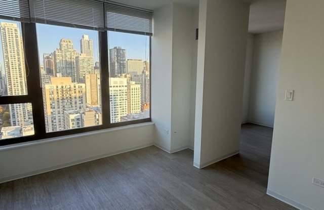 152 W Superior photos photos