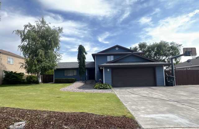 Beautiful 4 Bedroom Home on the Lake photos photos