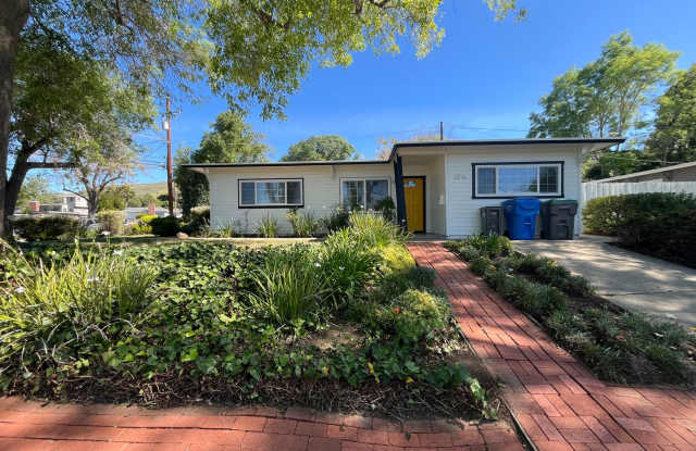 Clean and bright Single level Home - Great central location in SLO neighborhood photos photos