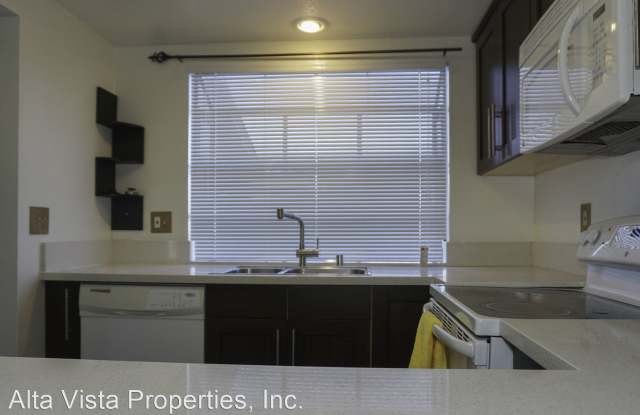 8878 Regents Road Unit 203 Gallery 4