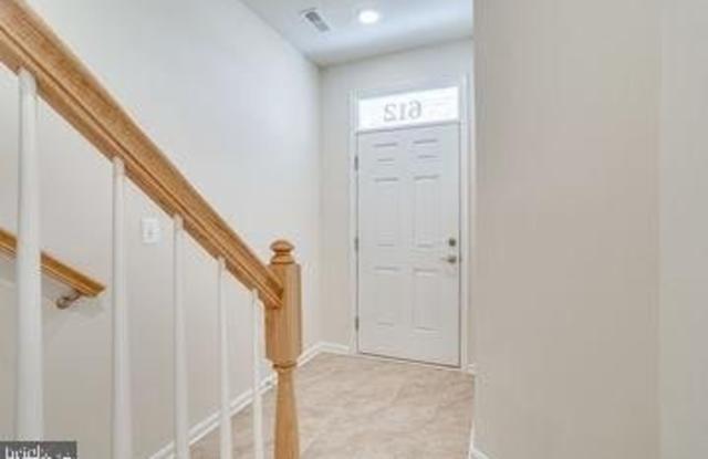 612 TOTTEN PL NE Gallery 2