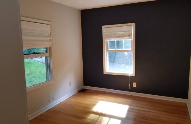 Pristine Single-Family Home on the South Side Gallery 4