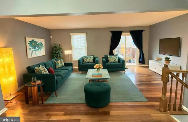 2108 COMMODORE Court photos photos