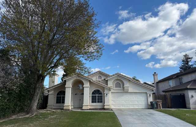 Spacious 3-Bedroom, 2-Bathroom Home in Desirable Northwest Bakersfield Gallery 1