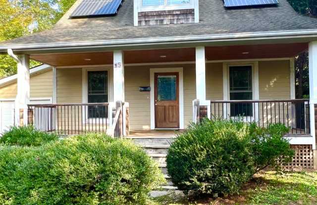 Wonderful bungalow in the 5 Points area. Close to Downtown Asheville! Working Solar for Electric! - 15 Northview Street, Asheville, NC 28801