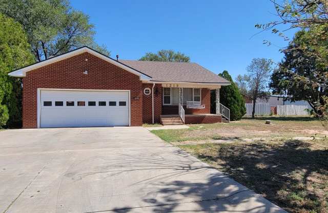 CLASSIC HOME WITH BASEMENT AND HARDWOOD FLOORS Gallery 3