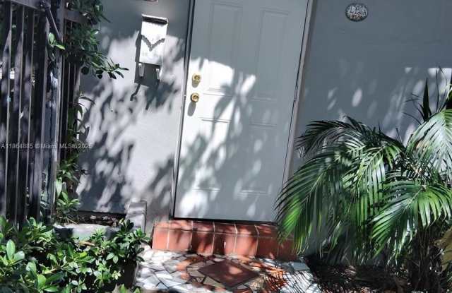 4126 SW 16th Ter photos photos