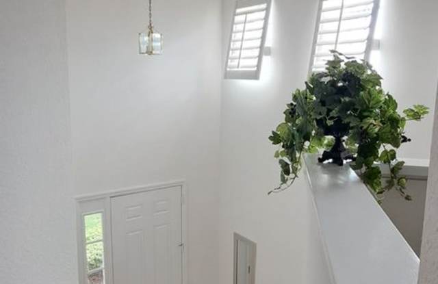 Townhouse available for rent. 3Bed/2bath. Special Offer! Qualify for a deposit-free option and save on move-in costs! Gallery 3