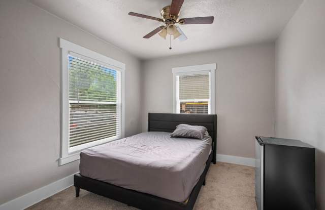 Students Welcome! Move-In Ready 4-Bedroom Home Near CSU Gallery 4