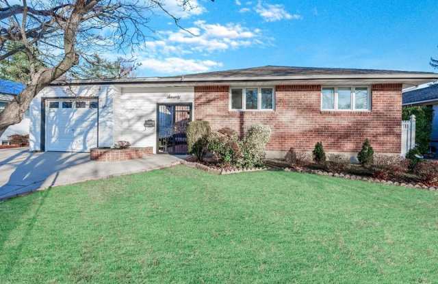 70 Central Park Road - 70 Central Park Road, Plainview, NY 11803 70 Central Park Road - 70 Central Park Road, Plainview, NY 11803