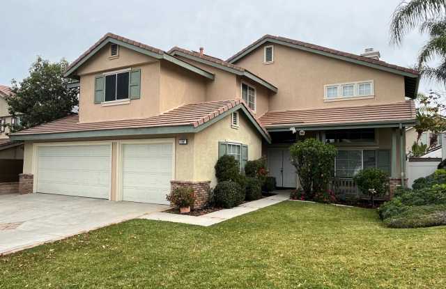 Beautiful 4 Bedroom Home with Solar, Spacious Yard  3‑Car Garage photos photos