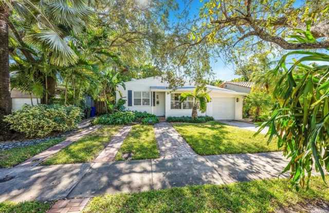 1636 NE 4th Ct photos photos