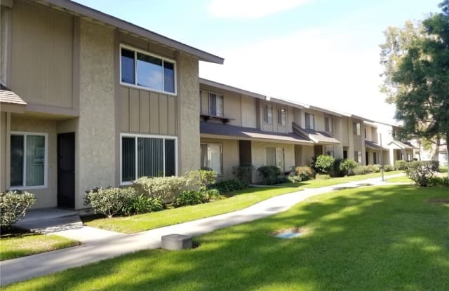 5950 Imperial Hwy #32 - 5950 East Imperial Highway, South Gate, CA 90280