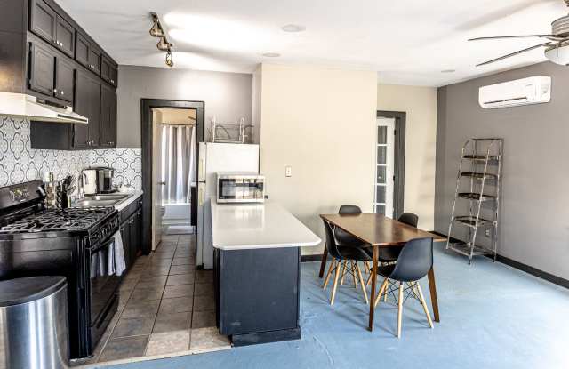 Fully Furnished Apartment in Historic Tracy Park Gallery 3