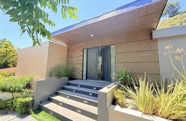 1801 Roscomare Road photos photos