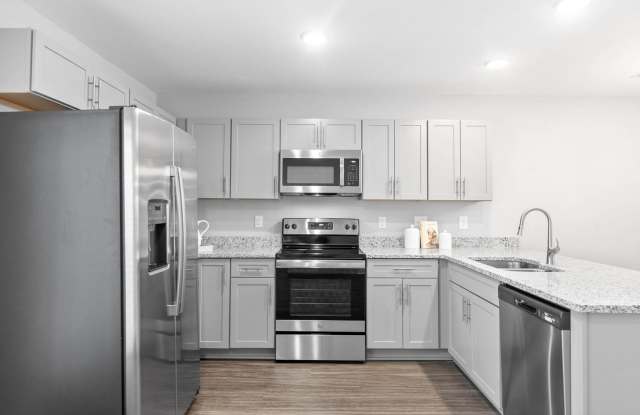 2 Bedroom Condo For Rent Near Madison Street! - 106 Davis Ridge Lane, Clarksville, TN 37040