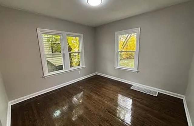 366 Taft Place Gallery 3