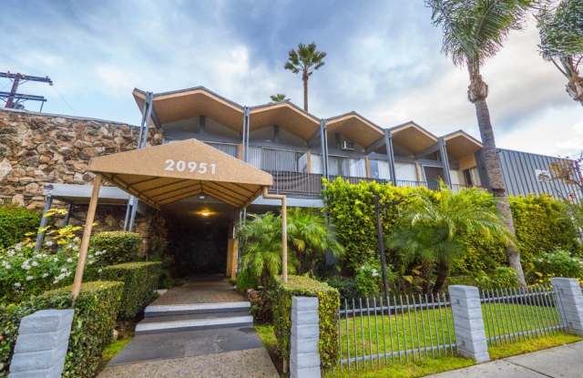 20951 Roscoe Blvd. photos photos