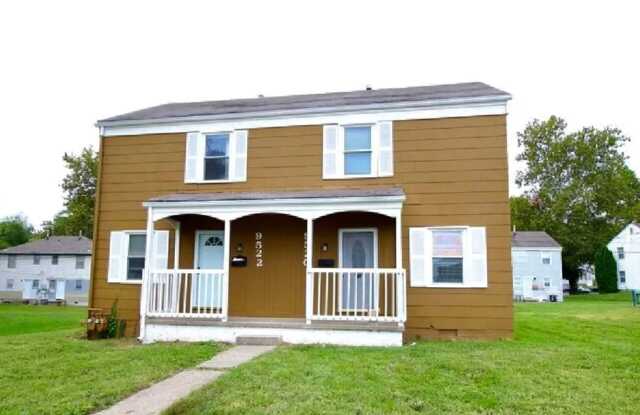 Cozy 2 Bedroom/1Bathroom Duplex For Rent ***Center School District*** - 9522 Harrison Street, Kansas City, MO 64131