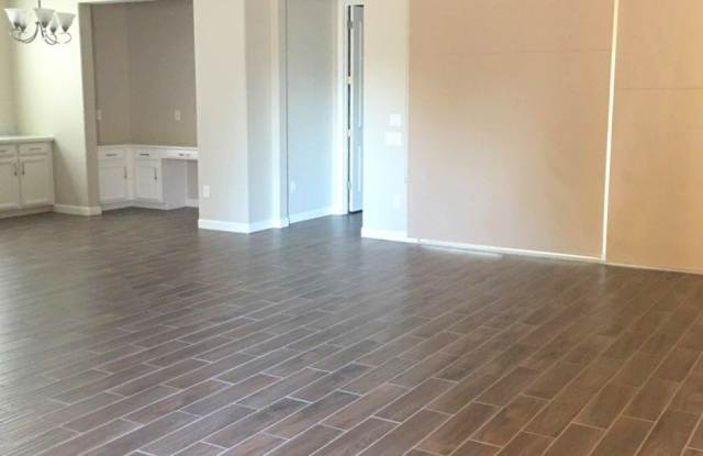 4689 N 207TH Avenue Gallery 2