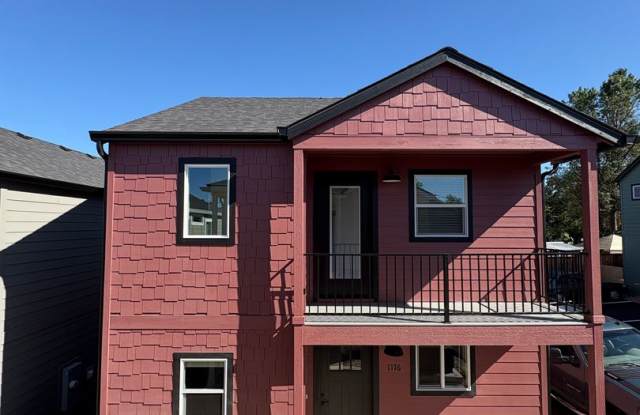 New Construction 3-bedroom, 2-bathroom townhouse - 1176 Woodrow Lane, Medford, OR 97504