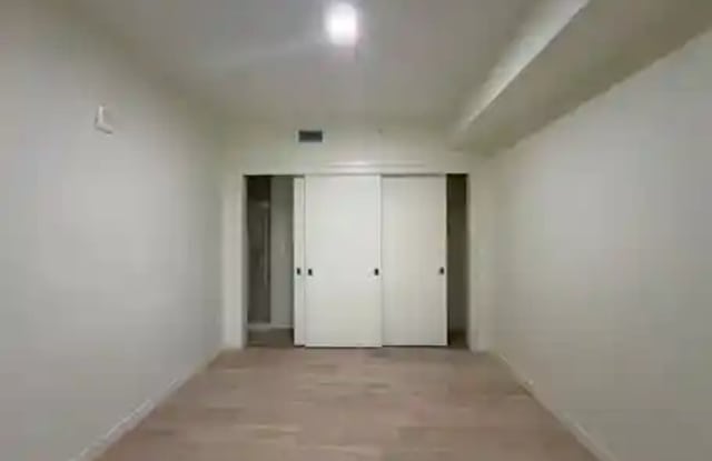 8 Arkansas St Gallery 4