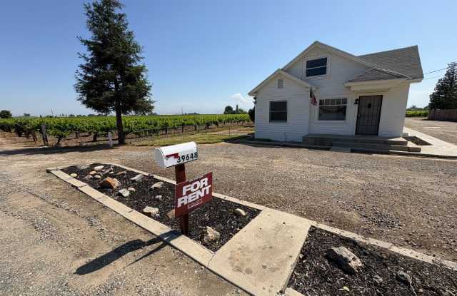 Spacious Country Home Located in Dinuba coming soon! photos photos