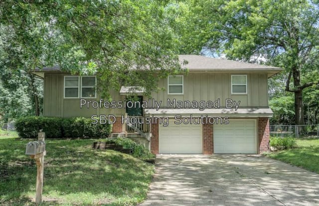 401 SW Stoney Brook Ln - 401 SW Stoney Brook Ln, Blue Springs, MO 64014