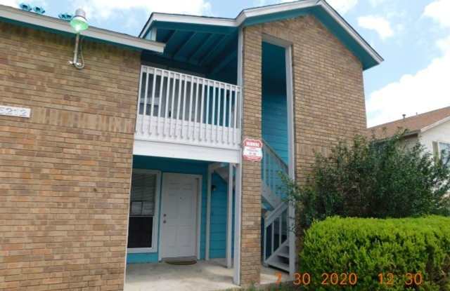 5212 Meadow Field #4 - 5212 Meadow Field, San Antonio, TX 78250