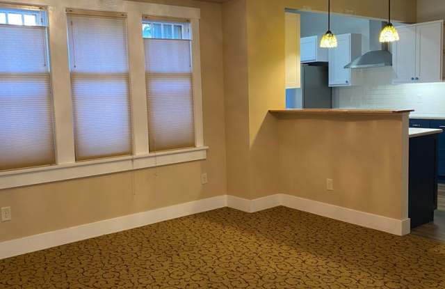 Beautiful 2bdr Bungalow Near Downtown Gallery 4